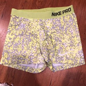 Women’s Nike Pros, size medium!